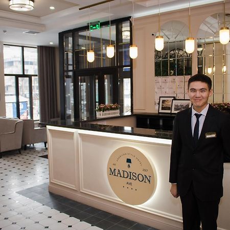Madison Ave Hotel บิชเคก ภายนอก รูปภาพ