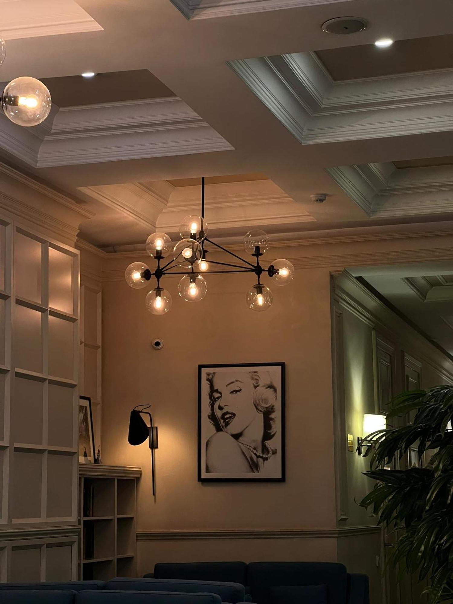 Madison Ave Hotel บิชเคก ภายนอก รูปภาพ