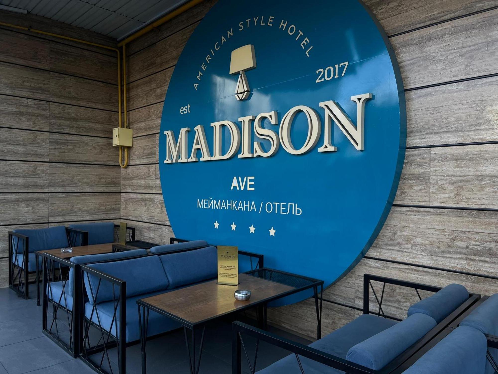 Madison Ave Hotel บิชเคก ภายนอก รูปภาพ