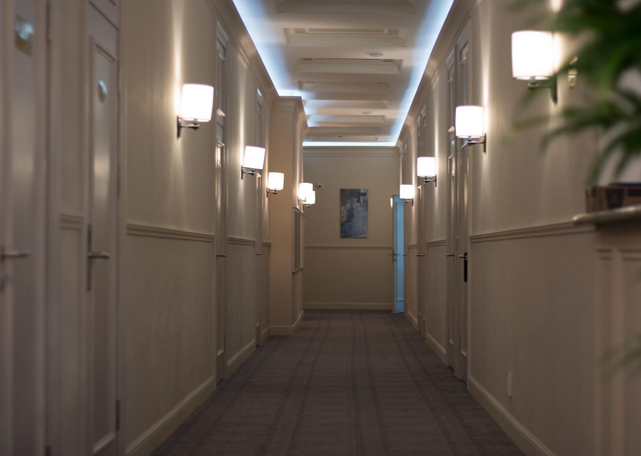 Madison Ave Hotel บิชเคก ภายนอก รูปภาพ