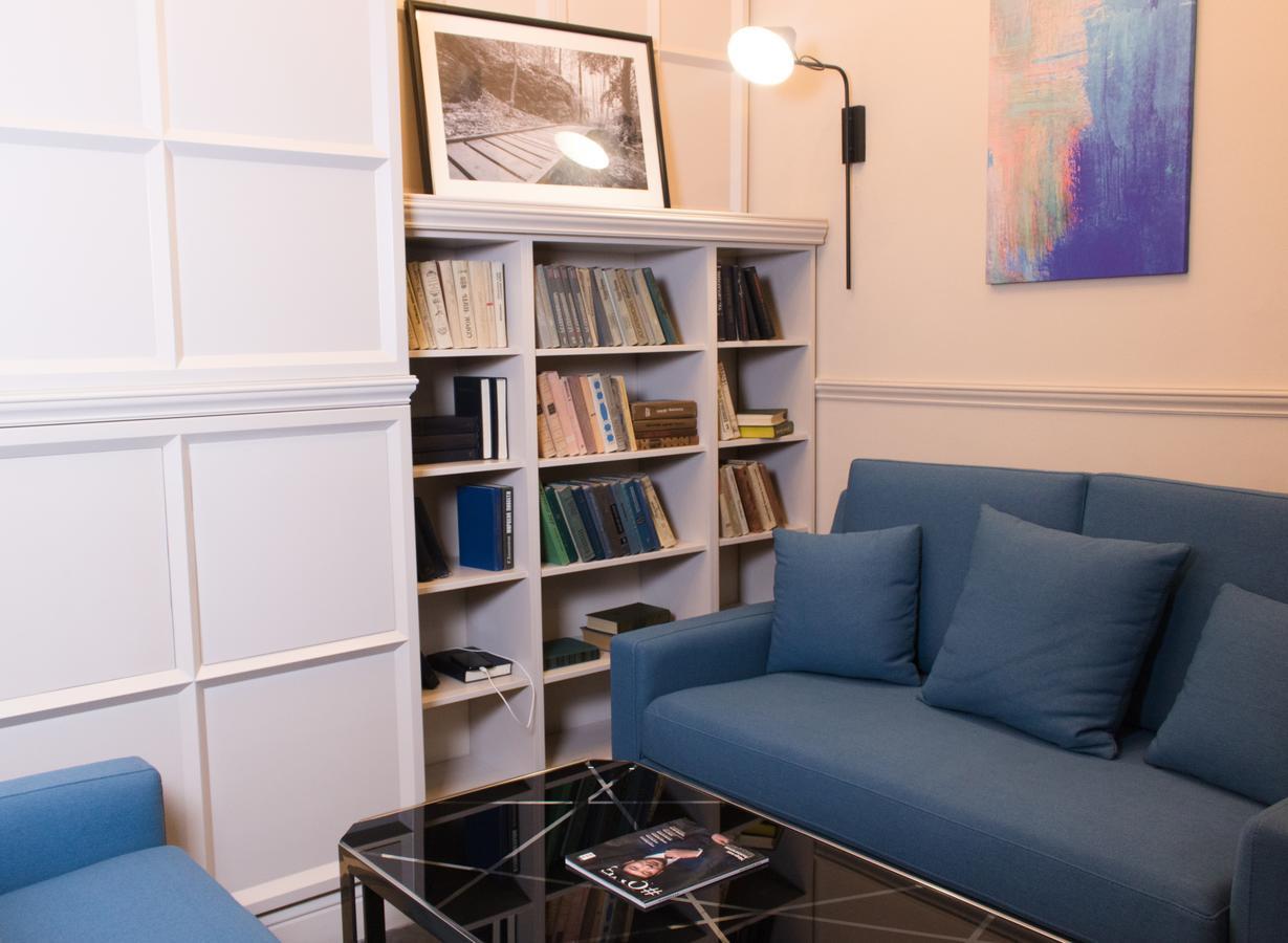 Madison Ave Hotel บิชเคก ภายนอก รูปภาพ