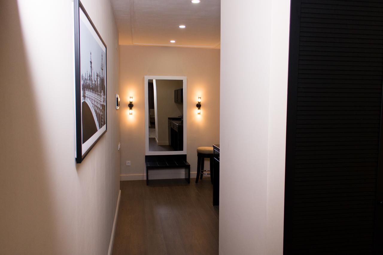 Madison Ave Hotel บิชเคก ภายนอก รูปภาพ