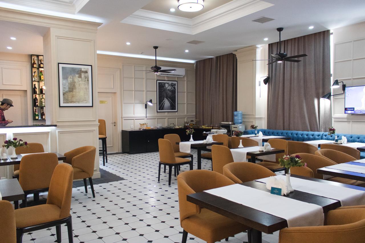Madison Ave Hotel บิชเคก ภายนอก รูปภาพ