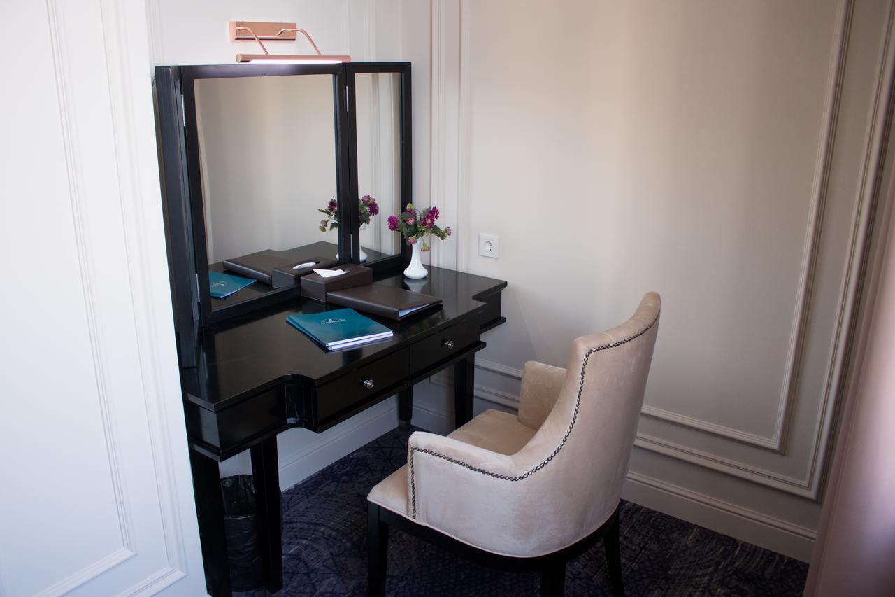 Madison Ave Hotel บิชเคก ภายนอก รูปภาพ