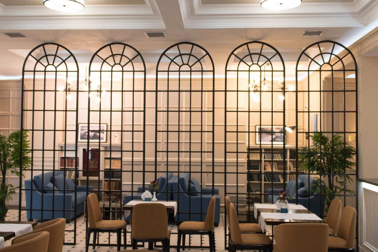 Madison Ave Hotel บิชเคก ภายนอก รูปภาพ