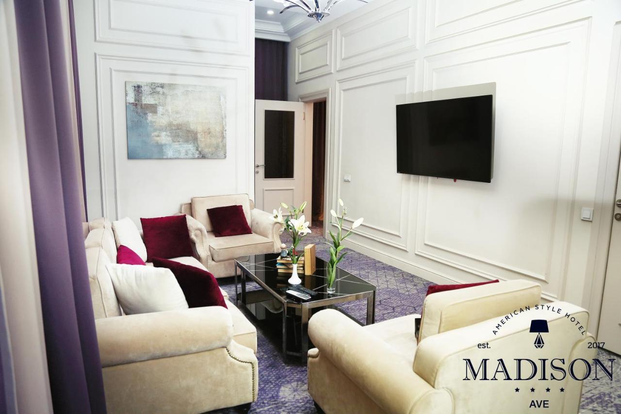 Madison Ave Hotel บิชเคก ภายนอก รูปภาพ