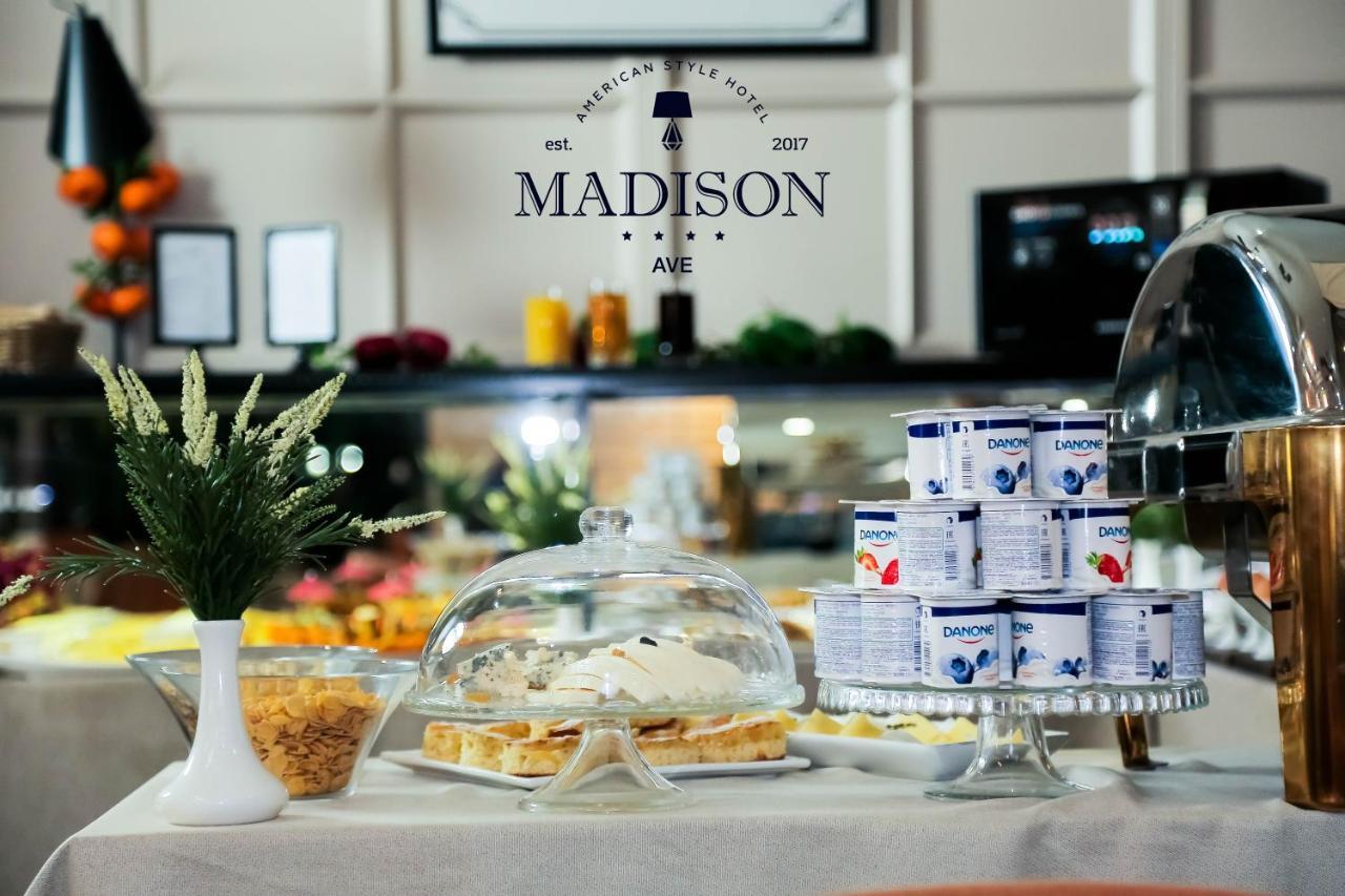 Madison Ave Hotel บิชเคก ภายนอก รูปภาพ
