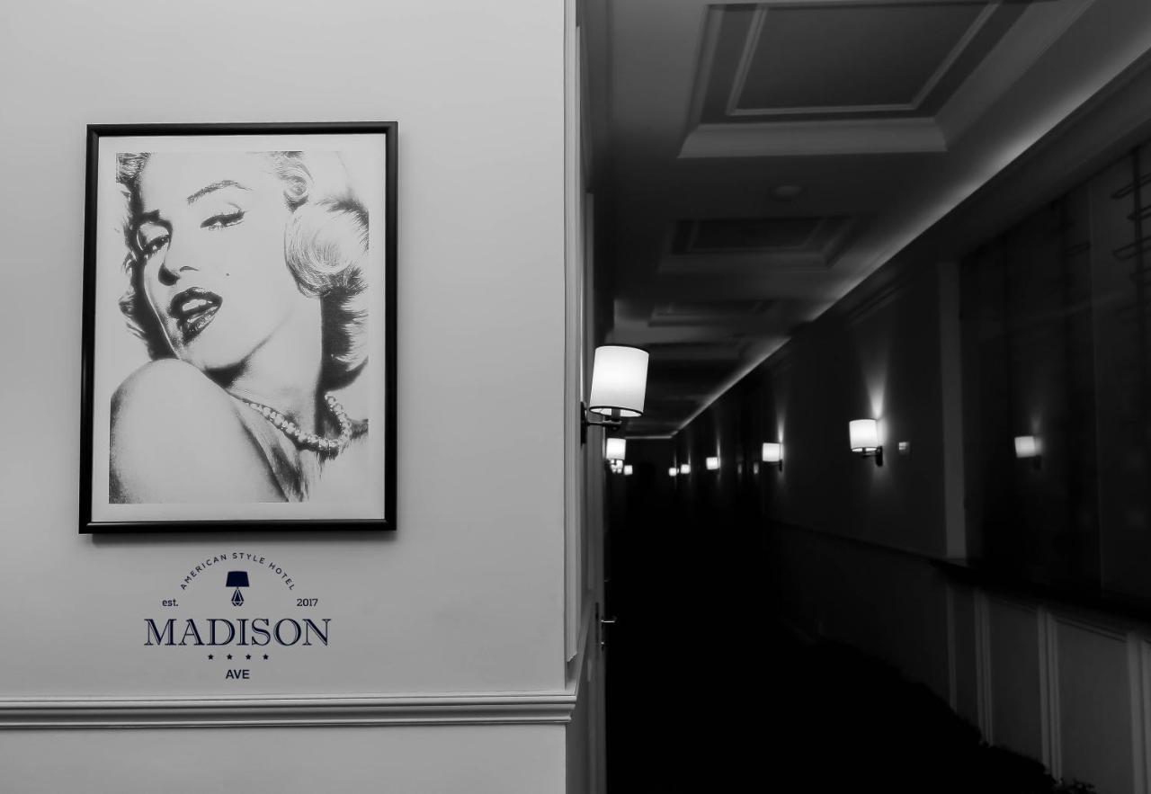 Madison Ave Hotel บิชเคก ภายนอก รูปภาพ